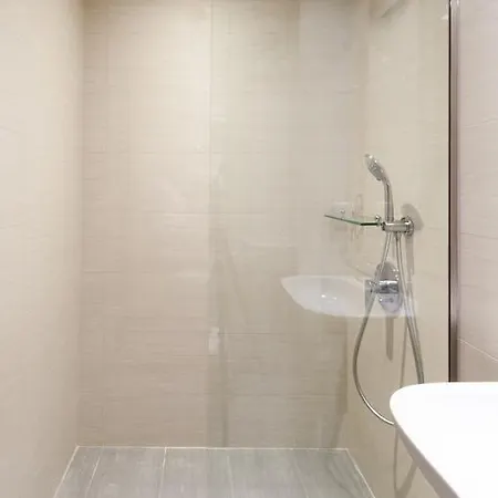 East 37th Street Apt 4r