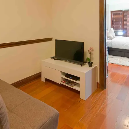 East 37th Street & Lexington Ave. Apt 1r * New York