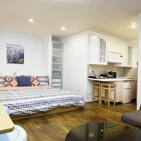 5 Min To Times Square Apartment