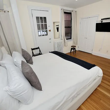 Murray Hill 2 Cozy Bedroom Apt