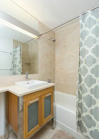 Ny Away - Luxury In The Financial District