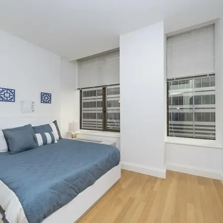 Ny Away - Luxury In The Financial District