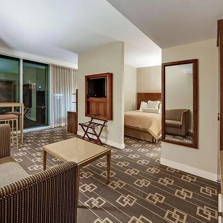 Wyndham Garden Chinatown Hotel 4*