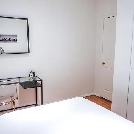 3 Bedrooms 1 Bathroom By Times Square Apartment New York