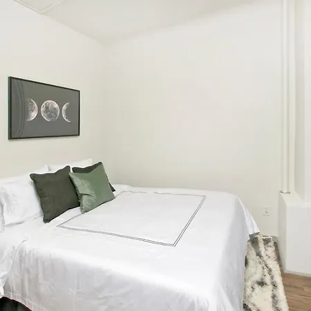 Central Two Bedroom In Times Square Apartment New York