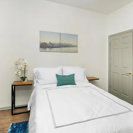 Central Two Bedroom In Times Square New York