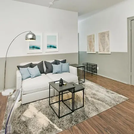Central Two Bedroom In Times Square * New York