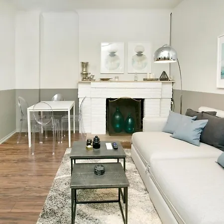 Central Two Bedroom In Times Square Apartment