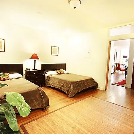 Sleeps 6 Wifi New York