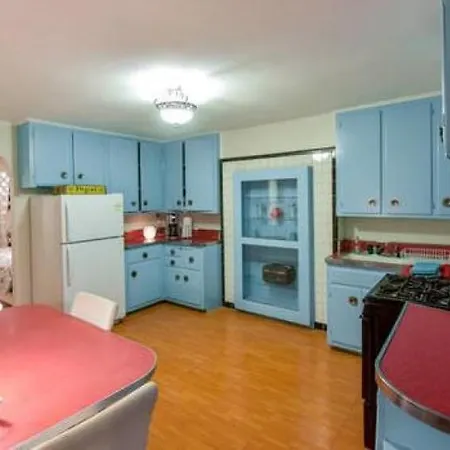 Sleeps 5 Air Con Wifi Apartment