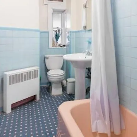 Sleeps 5 Air Con Wifi Apartment *