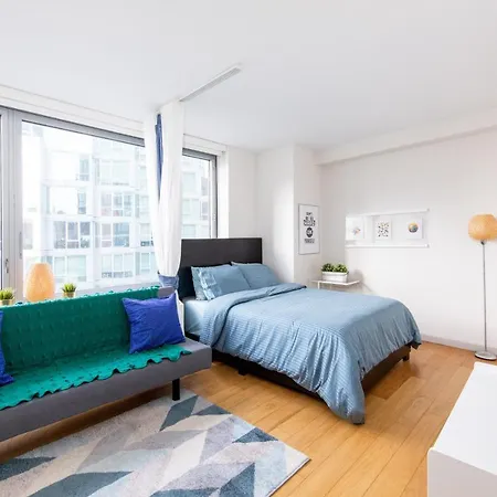Guest house Columbus Circle
