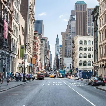 Apartment Perfect For Your Time In Nyc: Well-designed Lower East Side 1br *