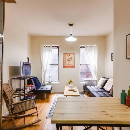 Apartment Authentic Lower East Side Flat, Sleeps 5 :) Near Train, Shops, Restaurants, Trader Joes!