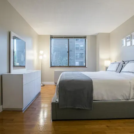 Luxury 2 Bedrooms Upper West Side Manhattan Apartment