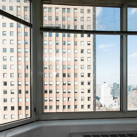 2 Beds 2 Baths In Midtown West Apartment