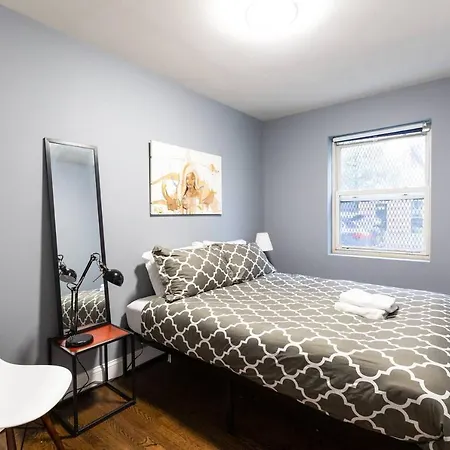 New Spacious 5bd 2ba Duplex W Patio 5 Mins To Nyc *