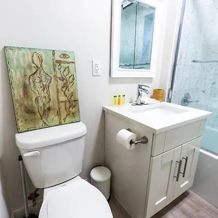 New Spacious 5bd 2ba Duplex W Patio 5 Mins To Nyc * New York