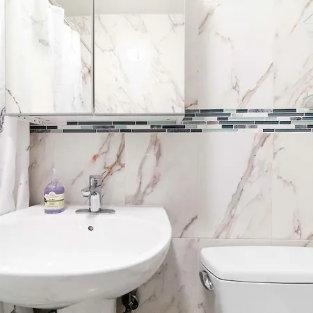 Apartment Spectacular Fifth Avenue Ultra Luxurious Large 3 Bed Gym Doorman Elevator