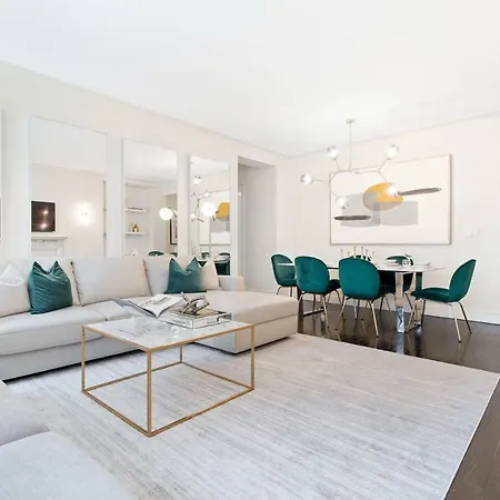 Spectacular Fifth Avenue Ultra Luxurious Large 3 Bed Gym Doorman Elevator