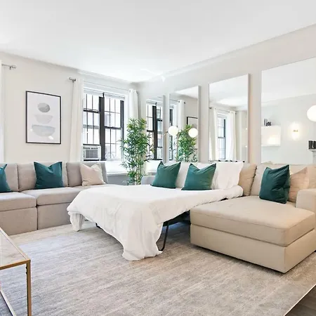 Spectacular Fifth Avenue Ultra Luxurious Large 3 Bed Gym Doorman Elevator Apartment New York