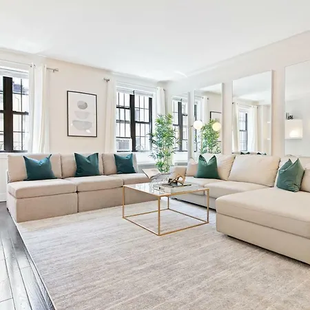 Spectacular Fifth Avenue Ultra Luxurious Large 3 Bed Gym Doorman Elevator Apartment New York