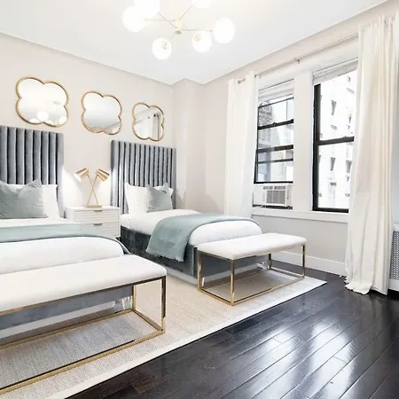Spectacular Fifth Avenue Ultra Luxurious Large 3 Bed Gym Doorman Elevator New York