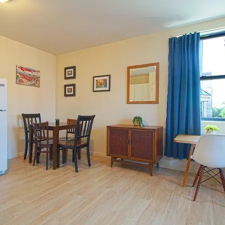 Bright Luxury Studio: Elevator,. Min To Train. Apartment *