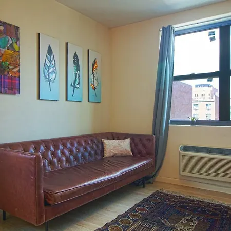 Bright Luxury Studio: Elevator,. Min To Train. Apartment *