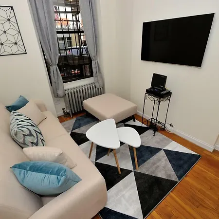 Midtown West Convenient One Bedroom Apartment