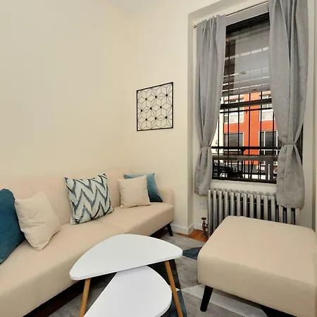 Midtown West Convenient One Bedroom