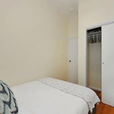Midtown West Convenient One Bedroom