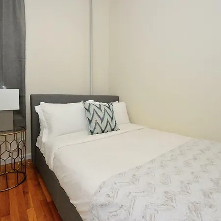 Midtown West Convenient One Bedroom
