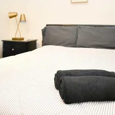 Apartment 10th Avenue *