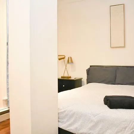 Apartment 10th Avenue *