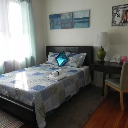 Cozy Master Bedroom Close To Lga And Jfk New York
