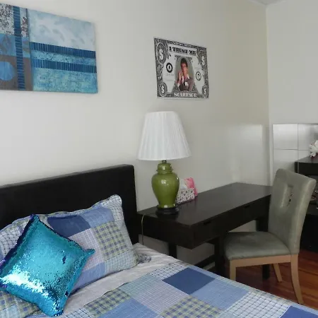 Cozy Master Bedroom Close To Lga And Jfk New York