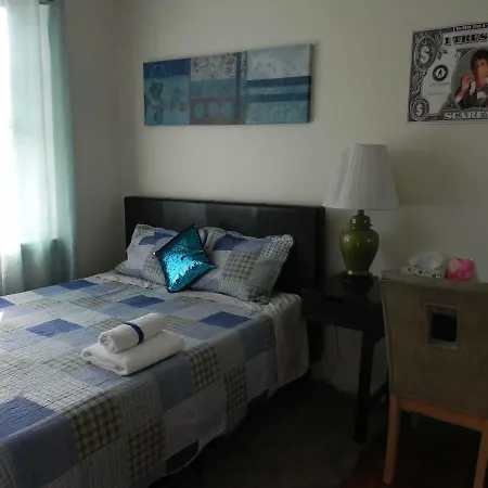 Cozy Master Bedroom Close To Lga And Jfk New York