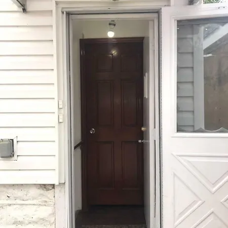 Cozy Three Bedroom Near Jfk Airport *