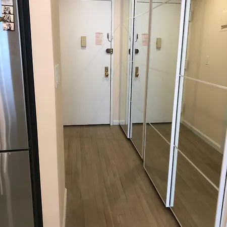 Contemporary Studio In Manhattan Apartment New York