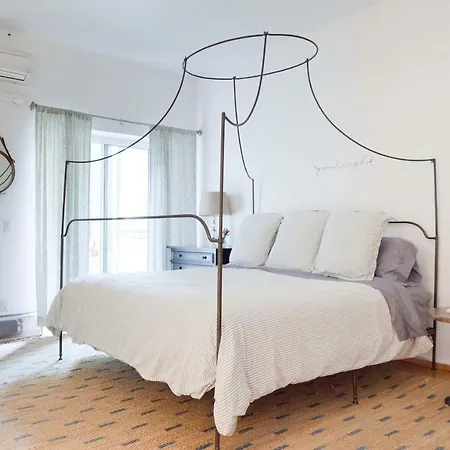 Not So Ordinary Lexington Pied-a-terre *