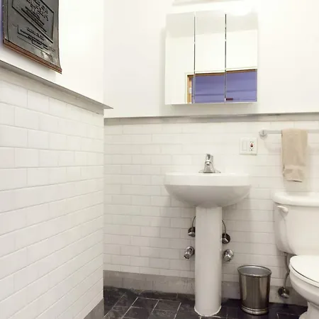 Not So Ordinary Lexington Pied-a-terre Apartment
