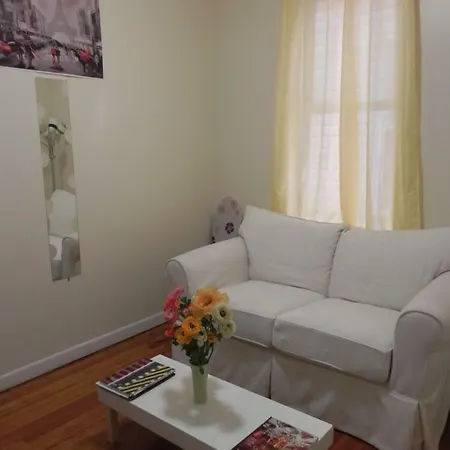 Cozy Master Bedroom Close To Lga And Jfk New York