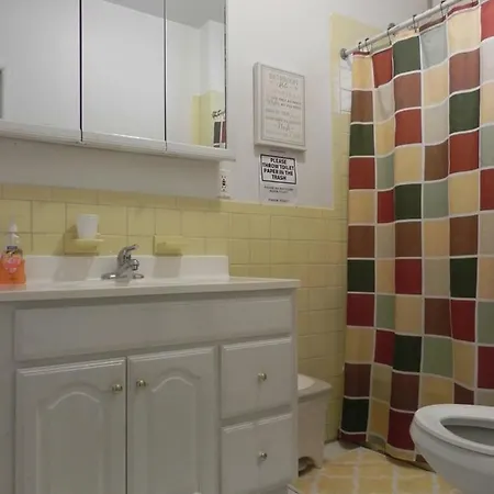 Cozy Master Bedroom Close To Lga And Jfk Homestay