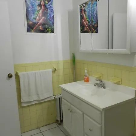 Cozy Master Bedroom Close To Lga And Jfk New York