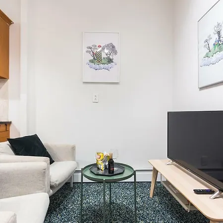 Green Flat With Patio In Artistic Best Bushwick *