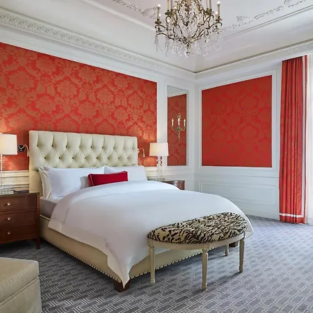 5th & 55th Club Hotel 2*