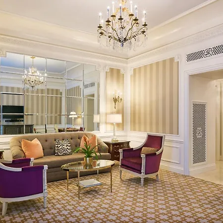 Hotel 5th & 55th Club