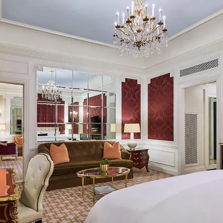 5th & 55th Club Hotel 2*