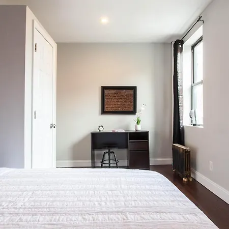 Private Bedroom In City Hostel New York